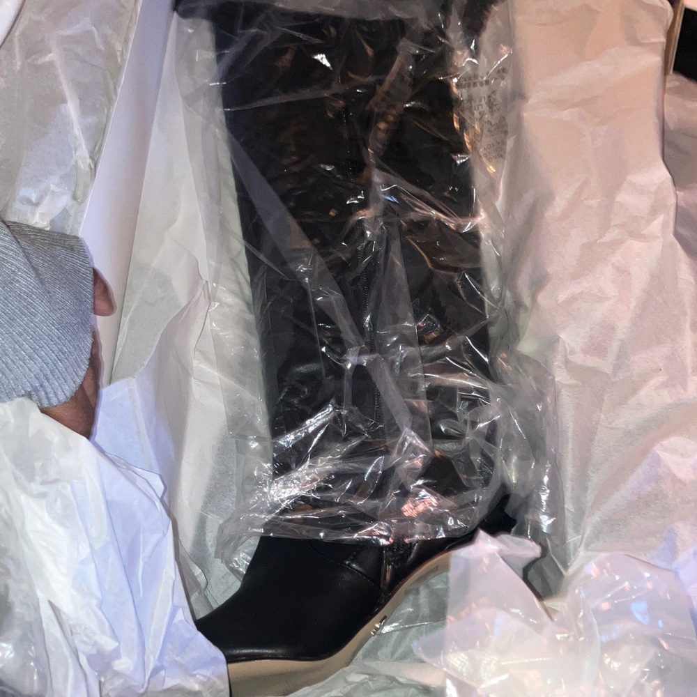 Kurt Geiger White Box